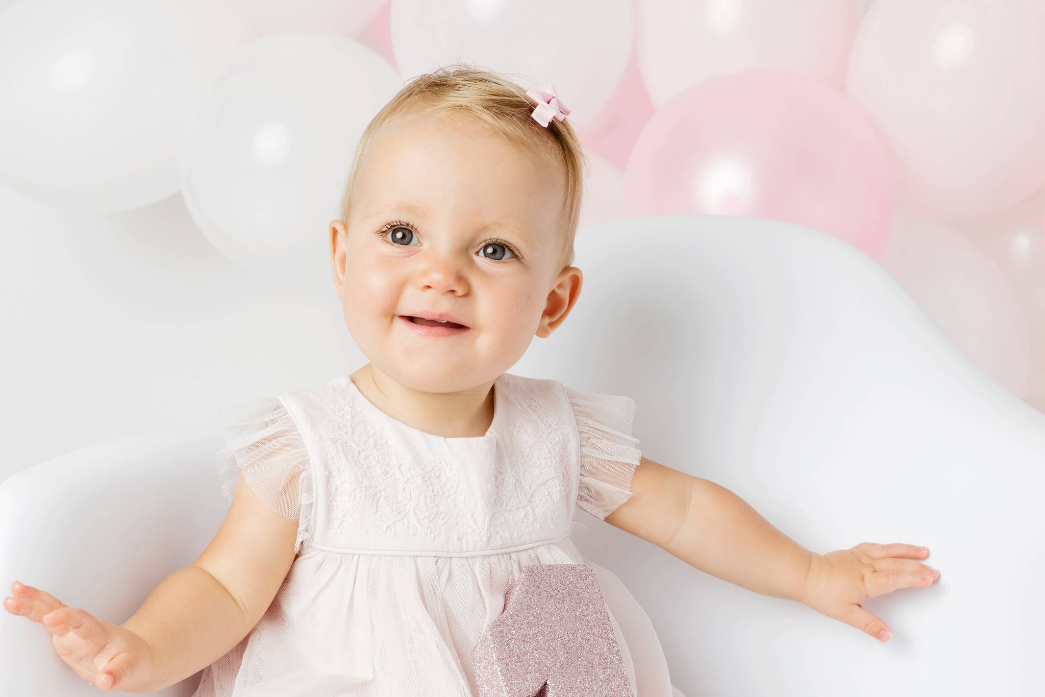 Cake Smash Photography, High Wycombe, Buckinghamshire, Baby, 1st Birthday, studio photoshoot