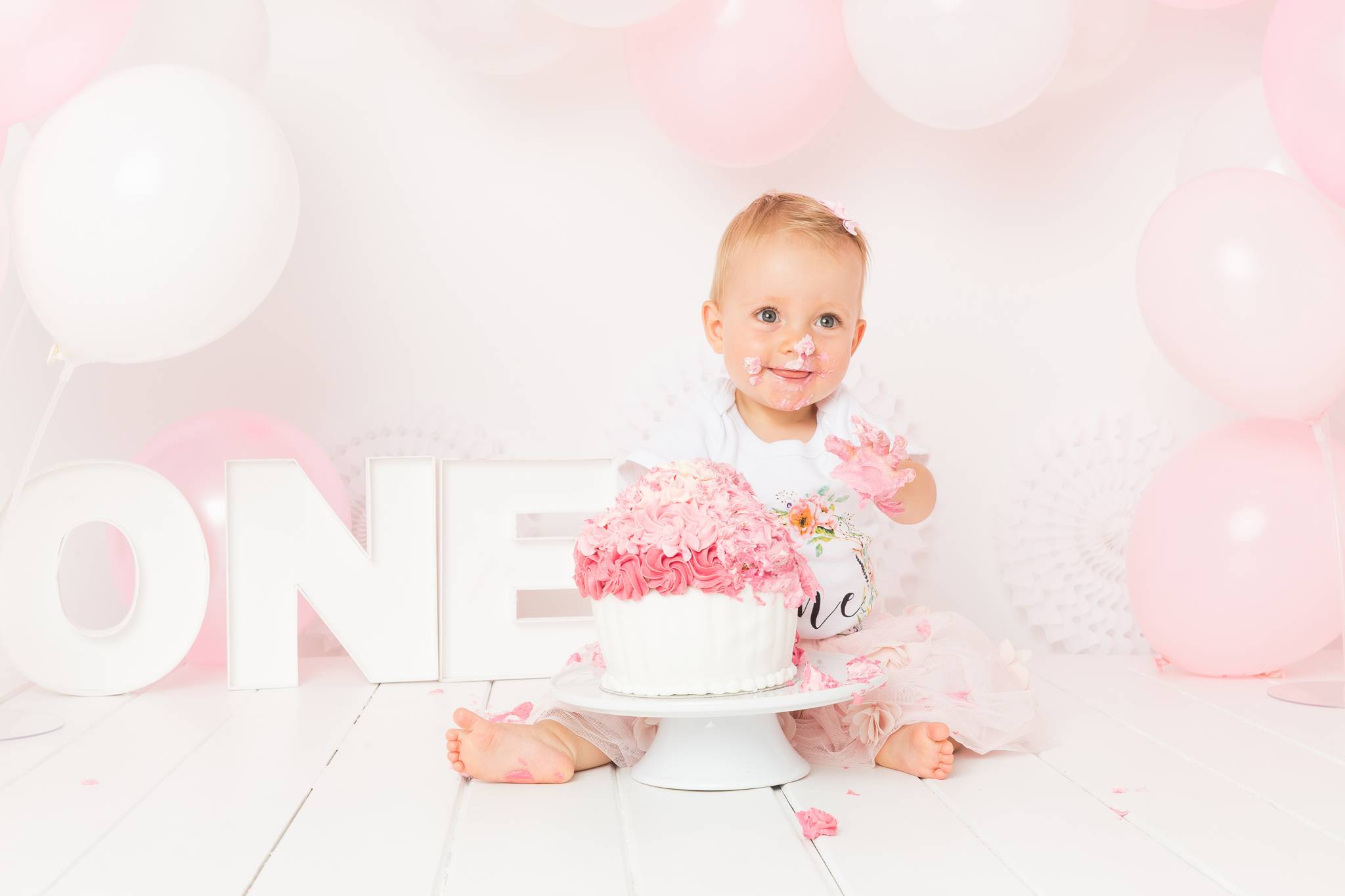 Cake Smash Photography, High Wycombe, Buckinghamshire, Baby, 1st Birthday, studio photoshoot