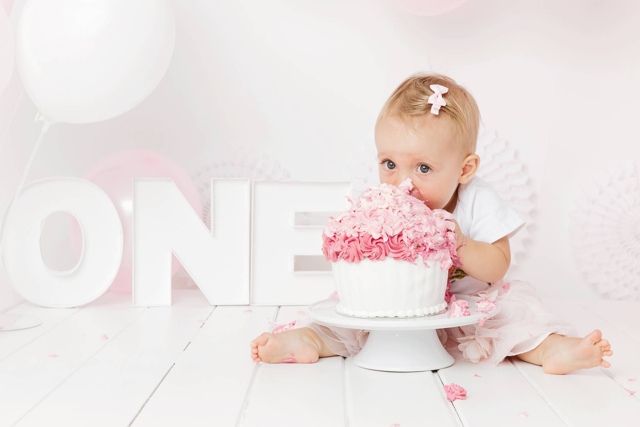 Cake Smash Photography, High Wycombe, Buckinghamshire, Baby, 1st Birthday, studio photoshoot