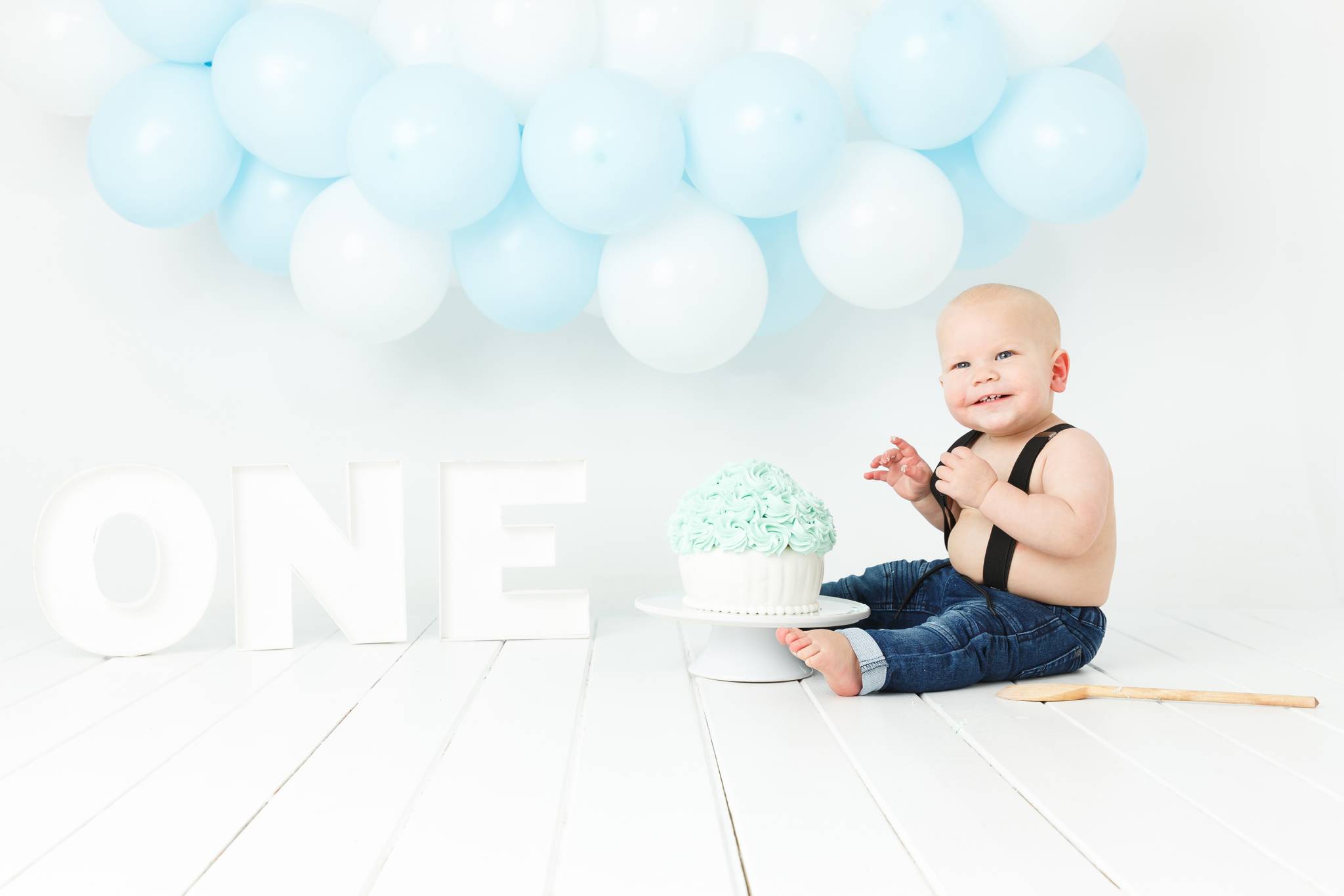 Cake Smash Photography, High Wycombe, Buckinghamshire, Baby, 1st Birthday, studio photoshoot