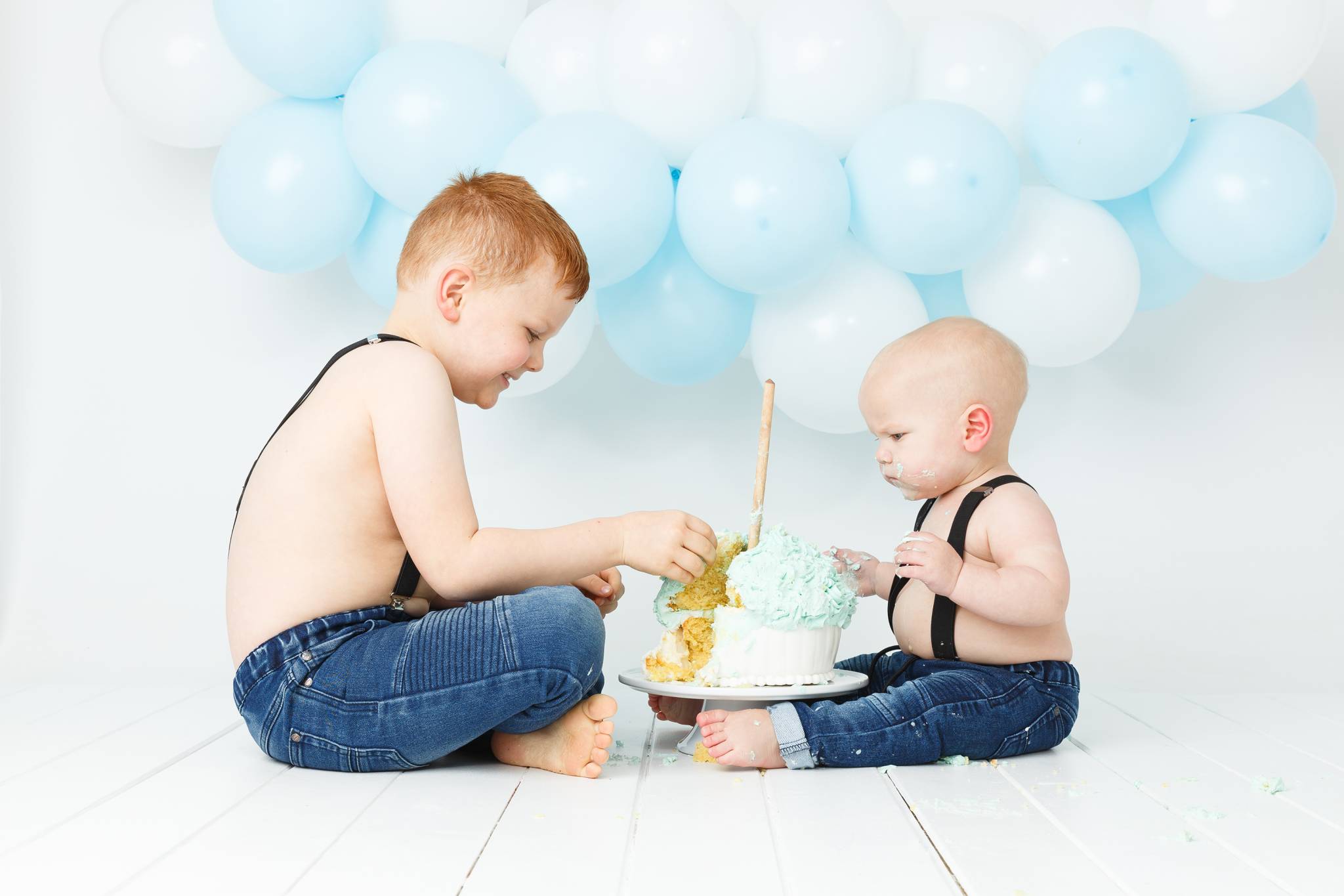 Cake Smash Photography, High Wycombe, Buckinghamshire, Baby, 1st Birthday, studio photoshoot