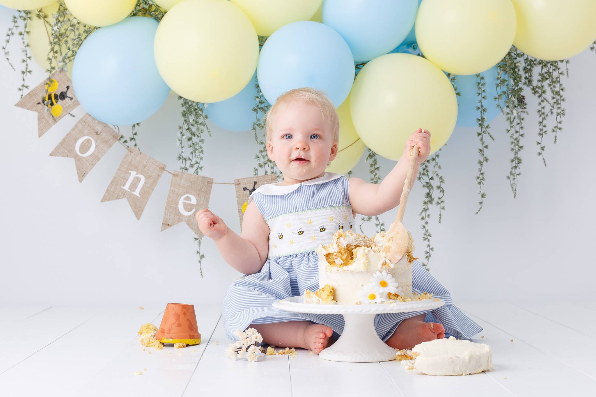 Cake Smash Photography, High Wycombe, Buckinghamshire, Baby, 1st Birthday, studio photoshoot