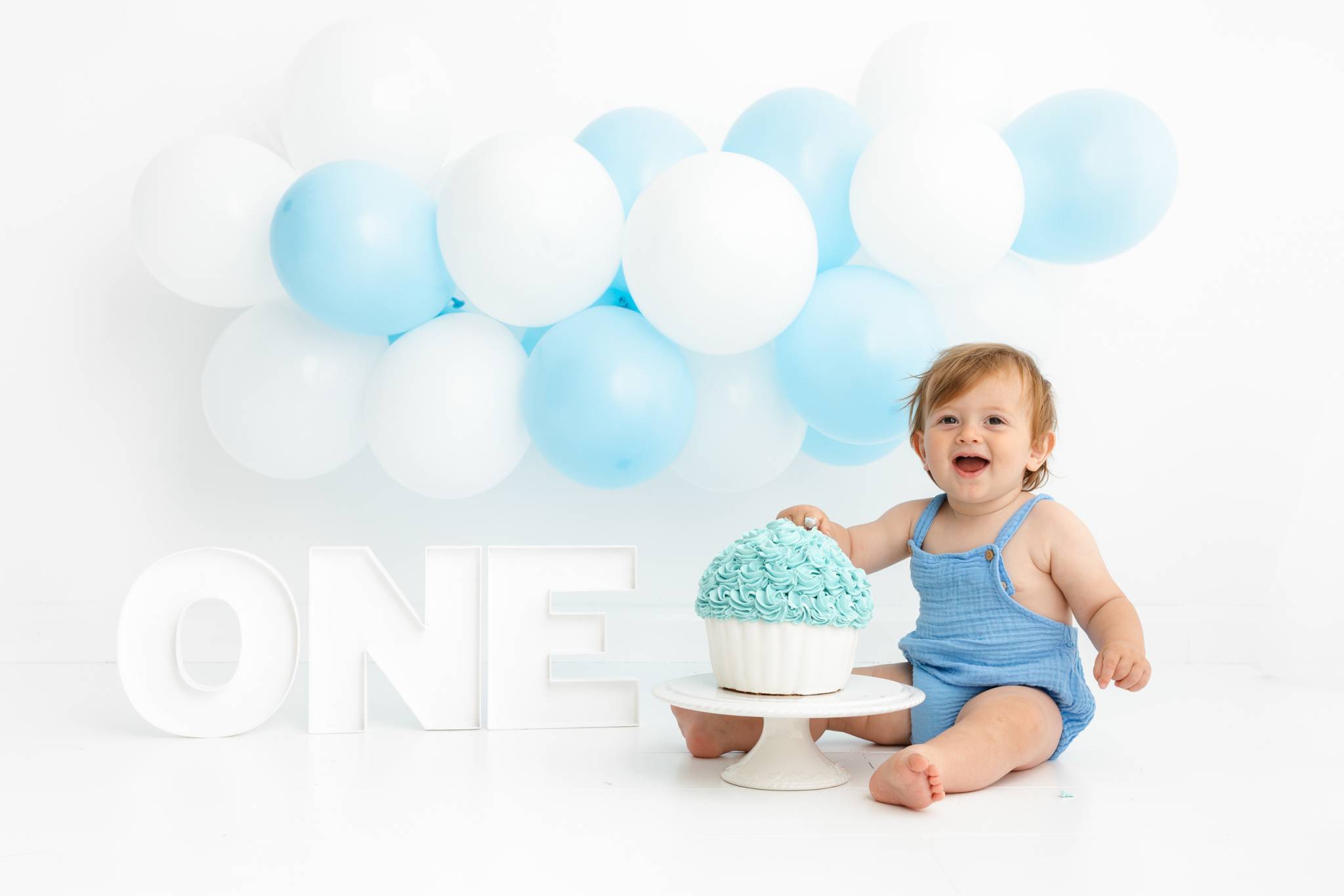 Cake Smash Photography, High Wycombe, Buckinghamshire, Baby, 1st Birthday, studio photoshoot