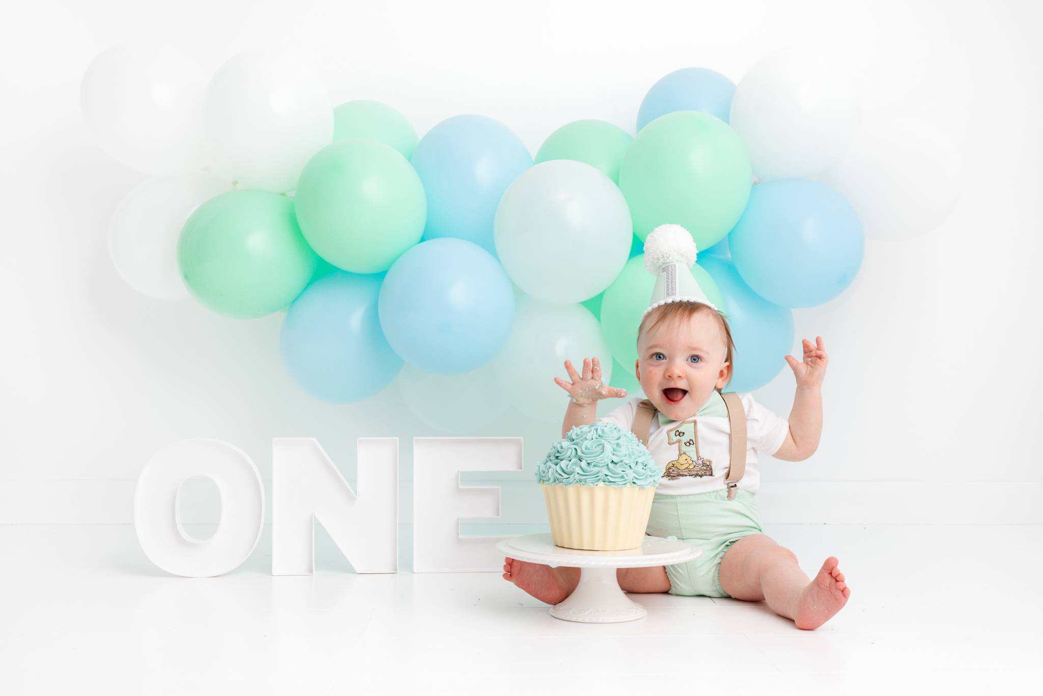 Cake Smash Photography, High Wycombe, Buckinghamshire, Baby, 1st Birthday, studio photoshoot