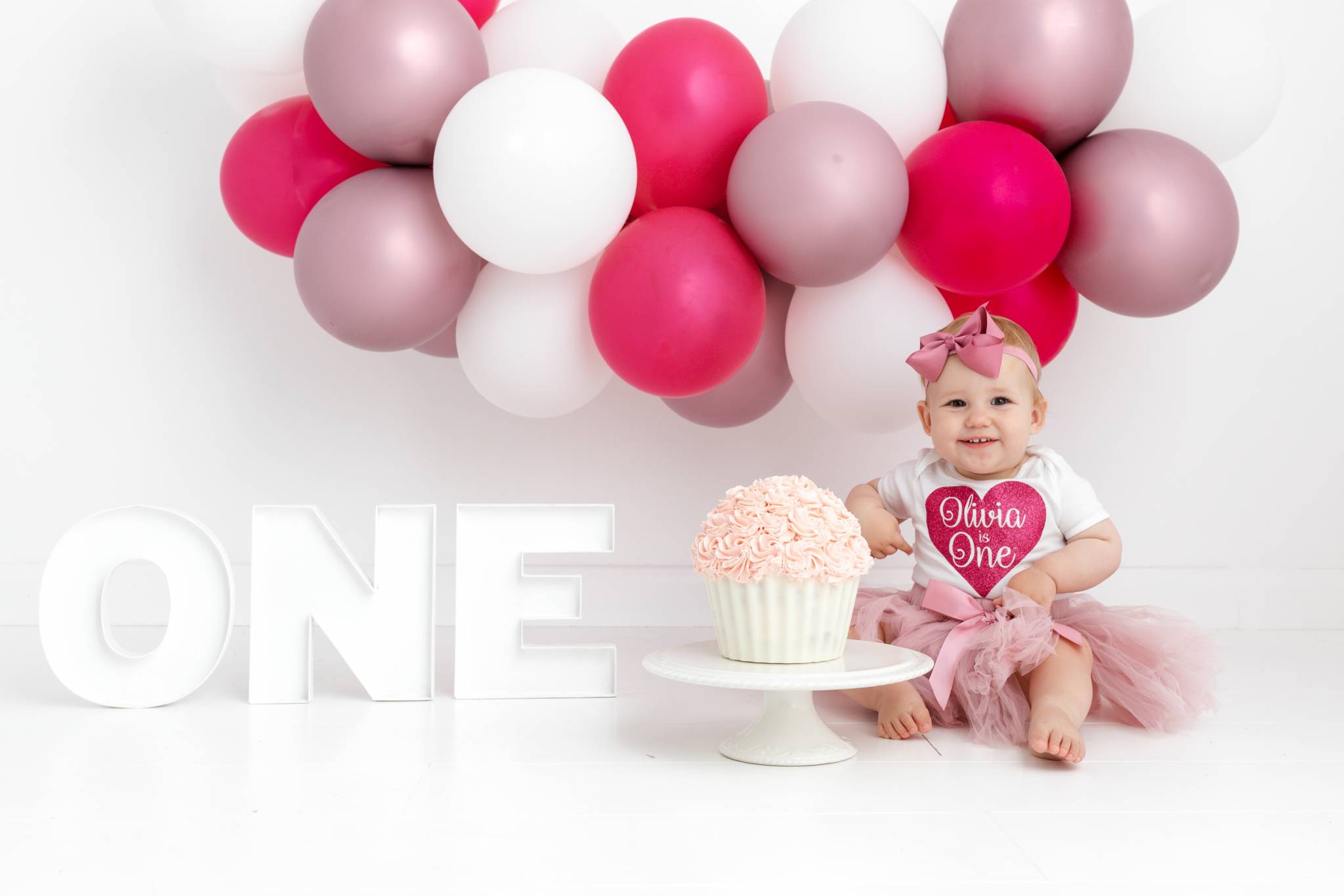 Cake Smash Photography, High Wycombe, Buckinghamshire, Baby, 1st Birthday, studio photoshoot