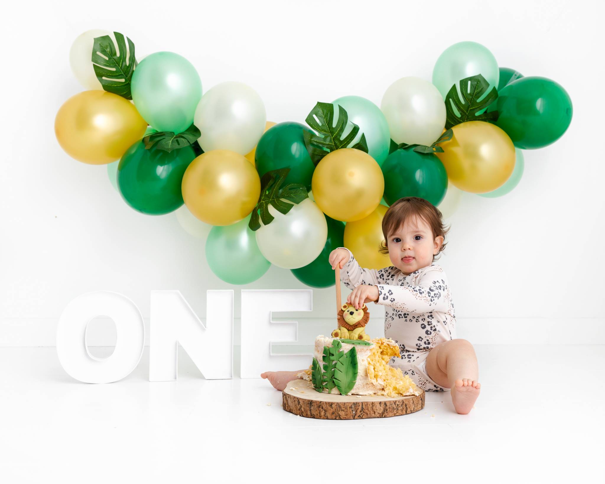 Cake Smash Photography, High Wycombe, Buckinghamshire, Baby, 1st Birthday, studio photoshoot