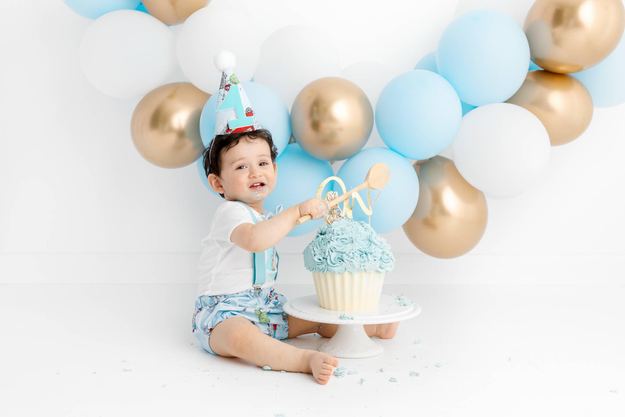 Cake Smash Photography, High Wycombe, Buckinghamshire, Baby, 1st Birthday, studio photoshoot