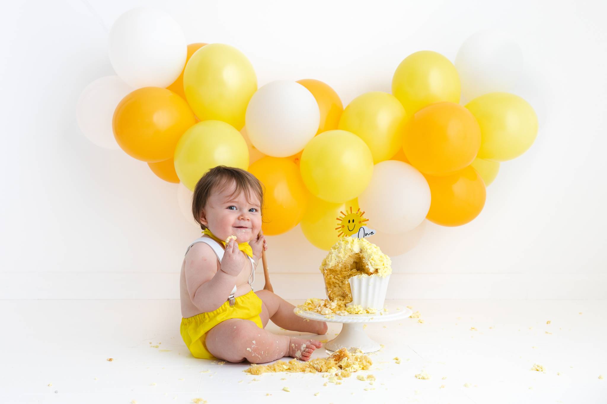 Cake Smash Photography, High Wycombe, Buckinghamshire, Baby, 1st Birthday, studio photoshoot