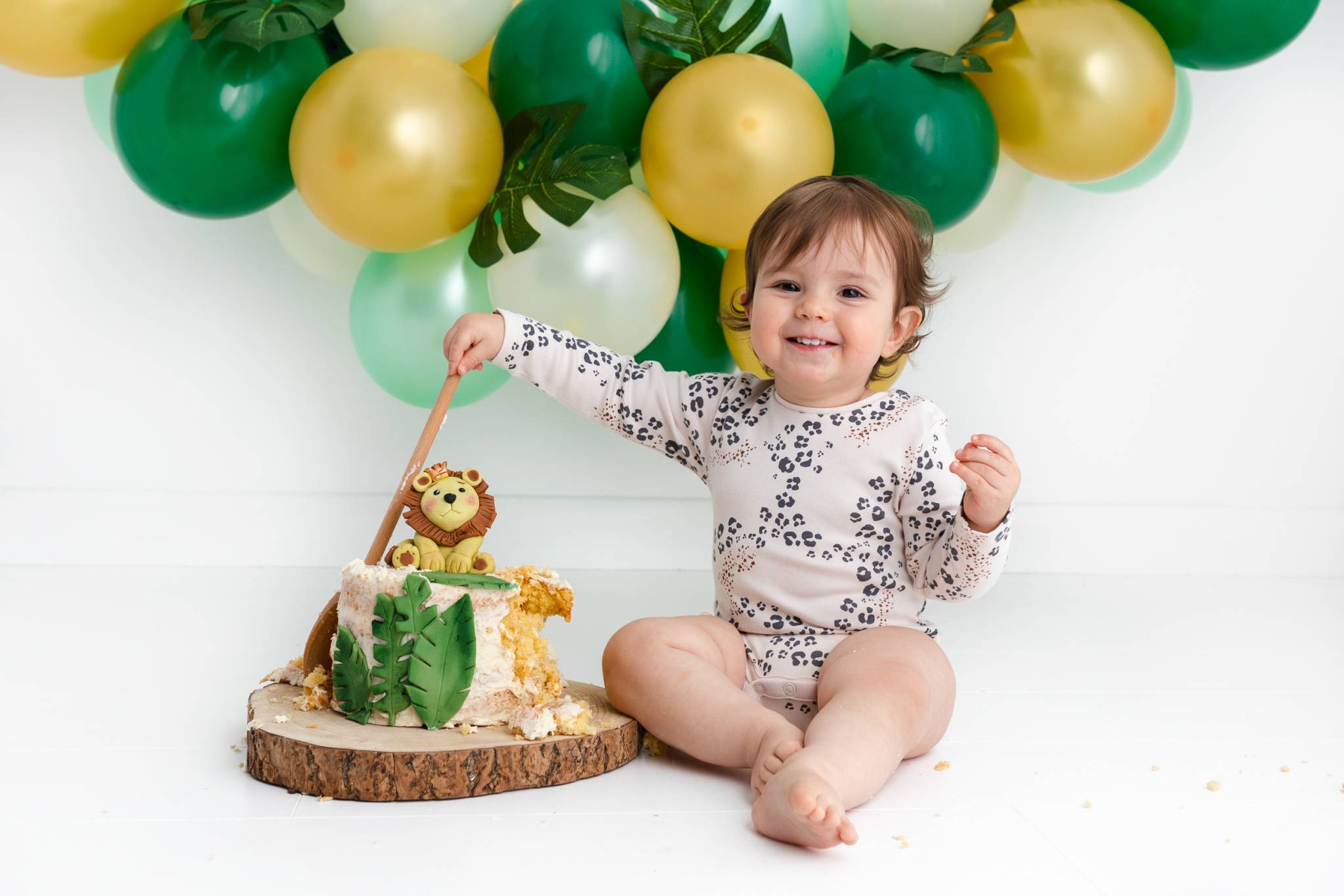 Cake Smash Photography, High Wycombe, Buckinghamshire, Baby, 1st Birthday, studio photoshoot