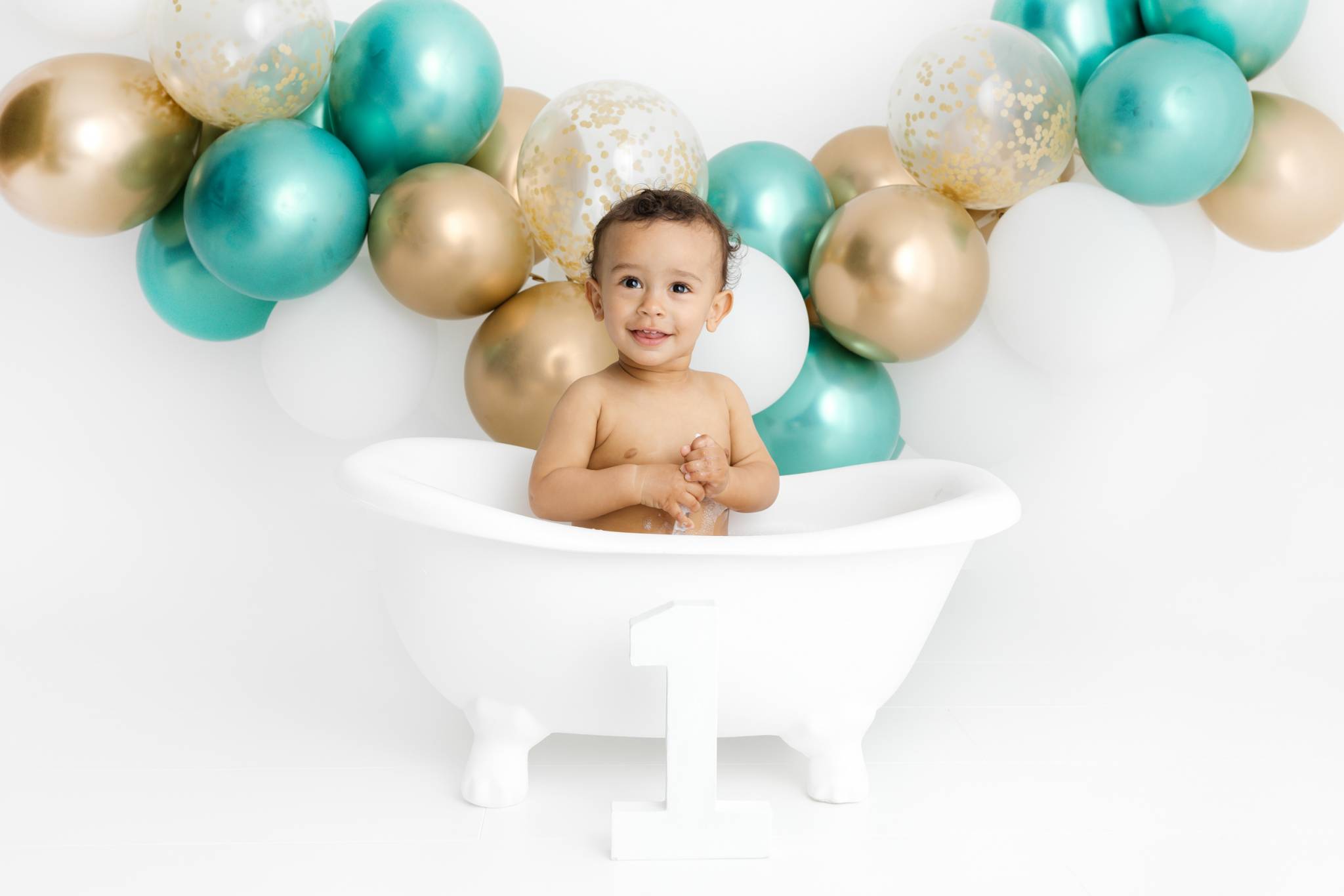 Cake Smash Photography, High Wycombe, Buckinghamshire, Baby, 1st Birthday, studio photoshoot