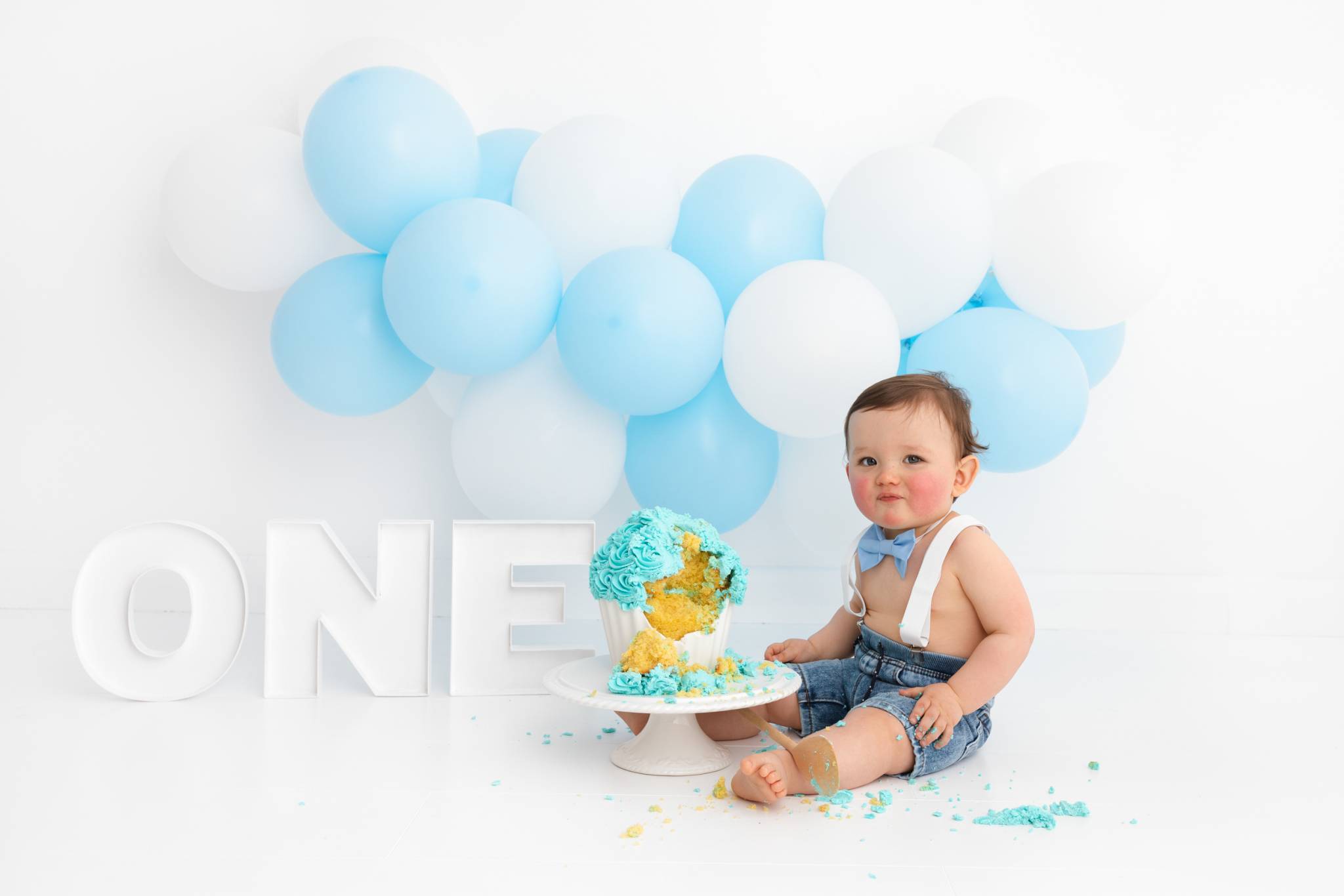 Cake Smash Photography, High Wycombe, Buckinghamshire, Baby, 1st Birthday, studio photoshoot