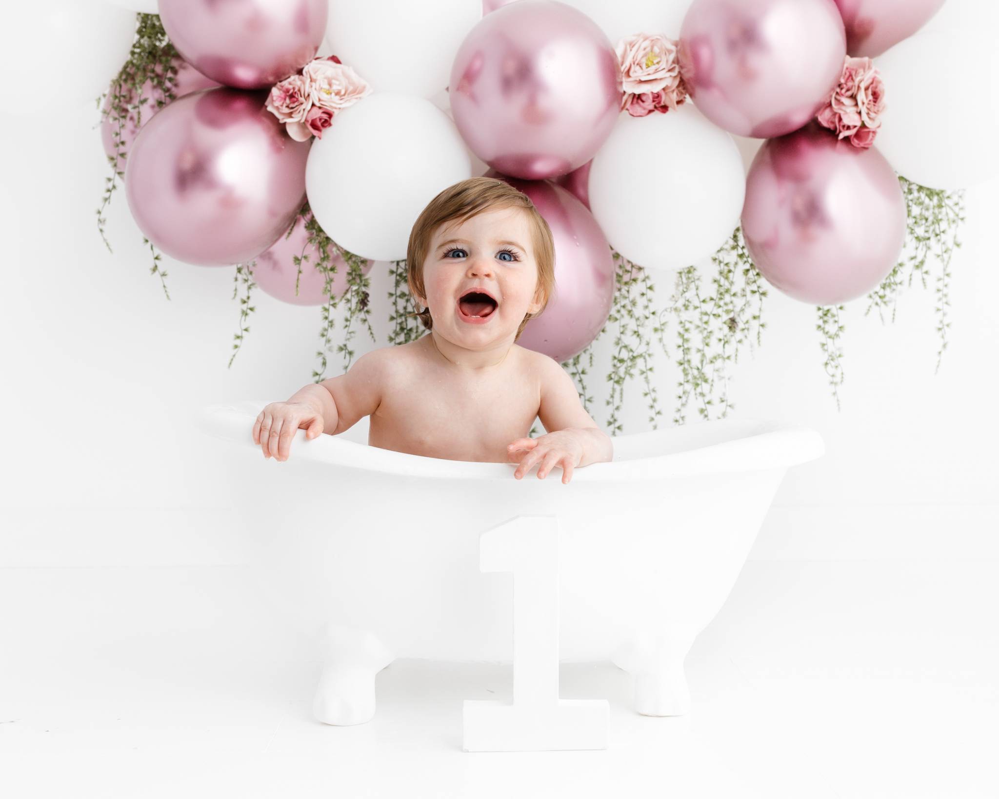 Cake Smash Photography, High Wycombe, Buckinghamshire, Baby, 1st Birthday, studio photoshoot