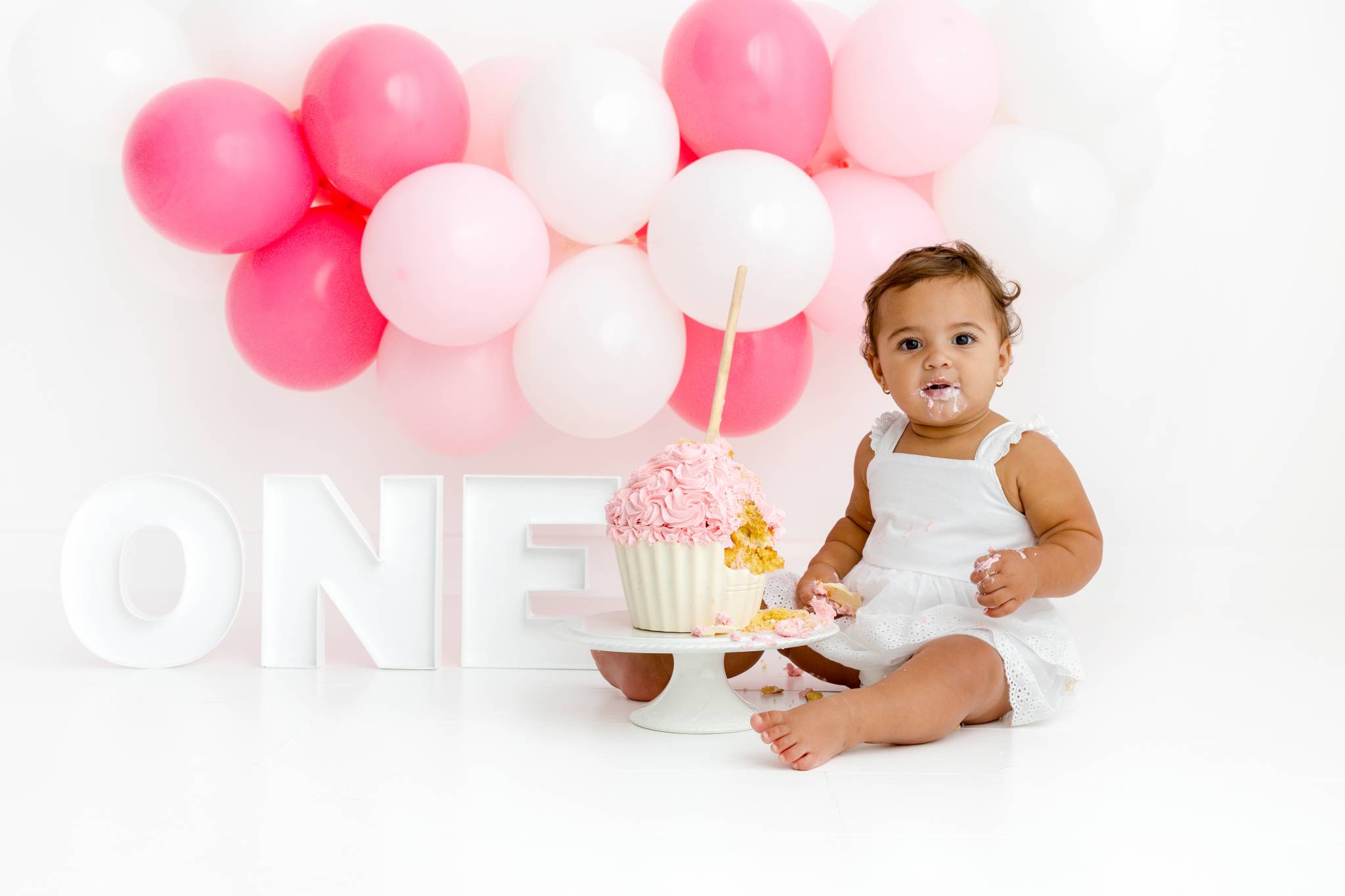 Cake Smash Photography, High Wycombe, Buckinghamshire, Baby, 1st Birthday, studio photoshoot