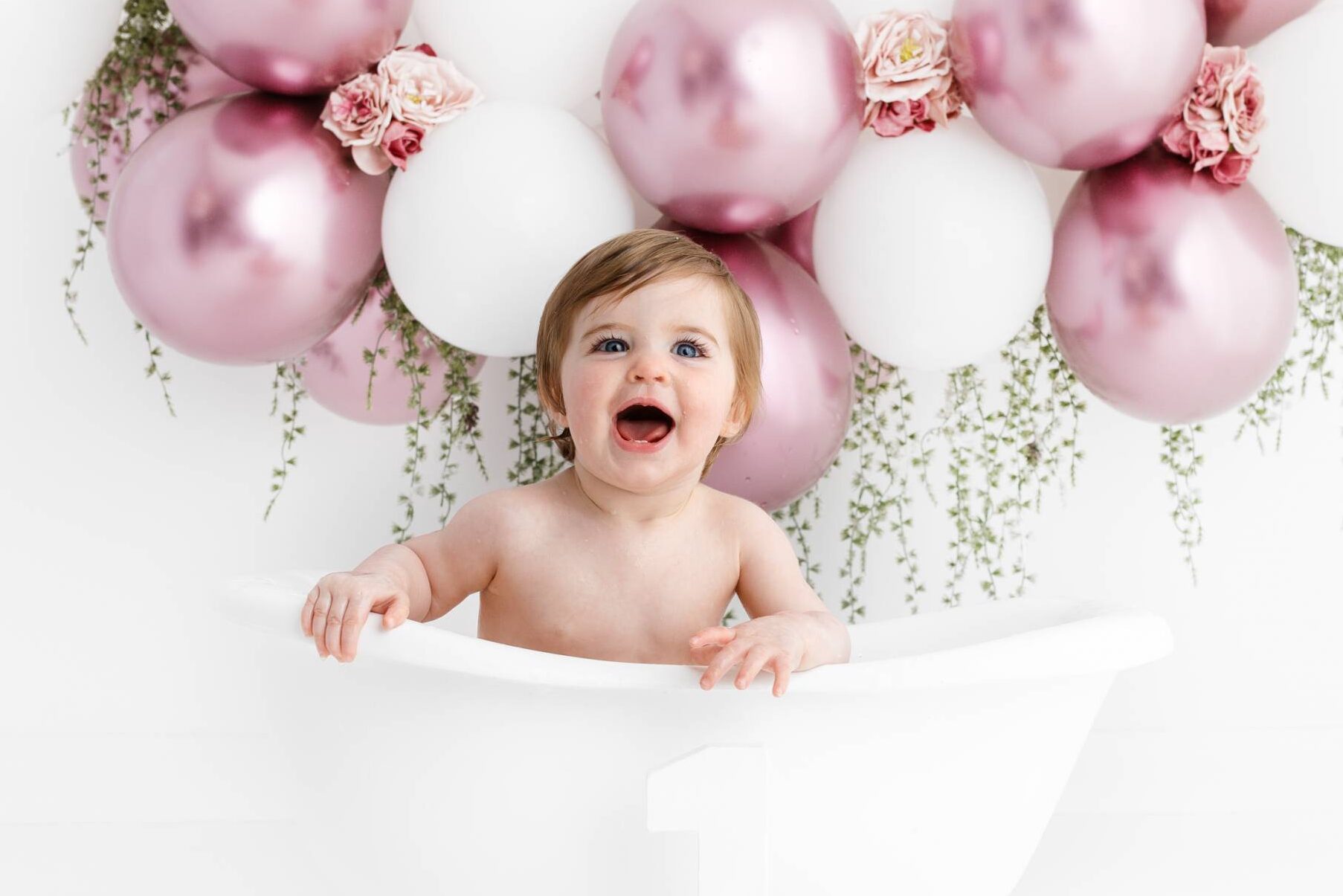 Cake Smash Photography, High Wycombe, Buckinghamshire, Baby, 1st Birthday, studio photoshoot