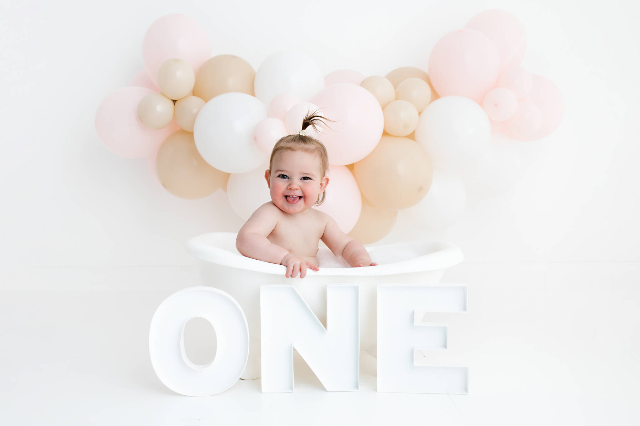 Cakesmash Photography, High Wycombe, Buckinghamshire, Baby, 1st Birthday, studio photoshoot