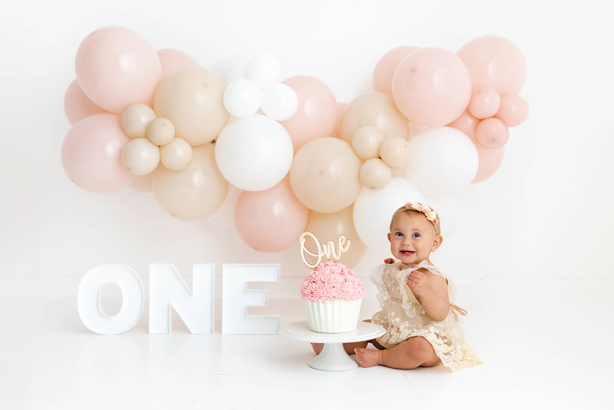 Cakesmash Photography, High Wycombe, Buckinghamshire, Baby, 1st Birthday, studio photoshoot