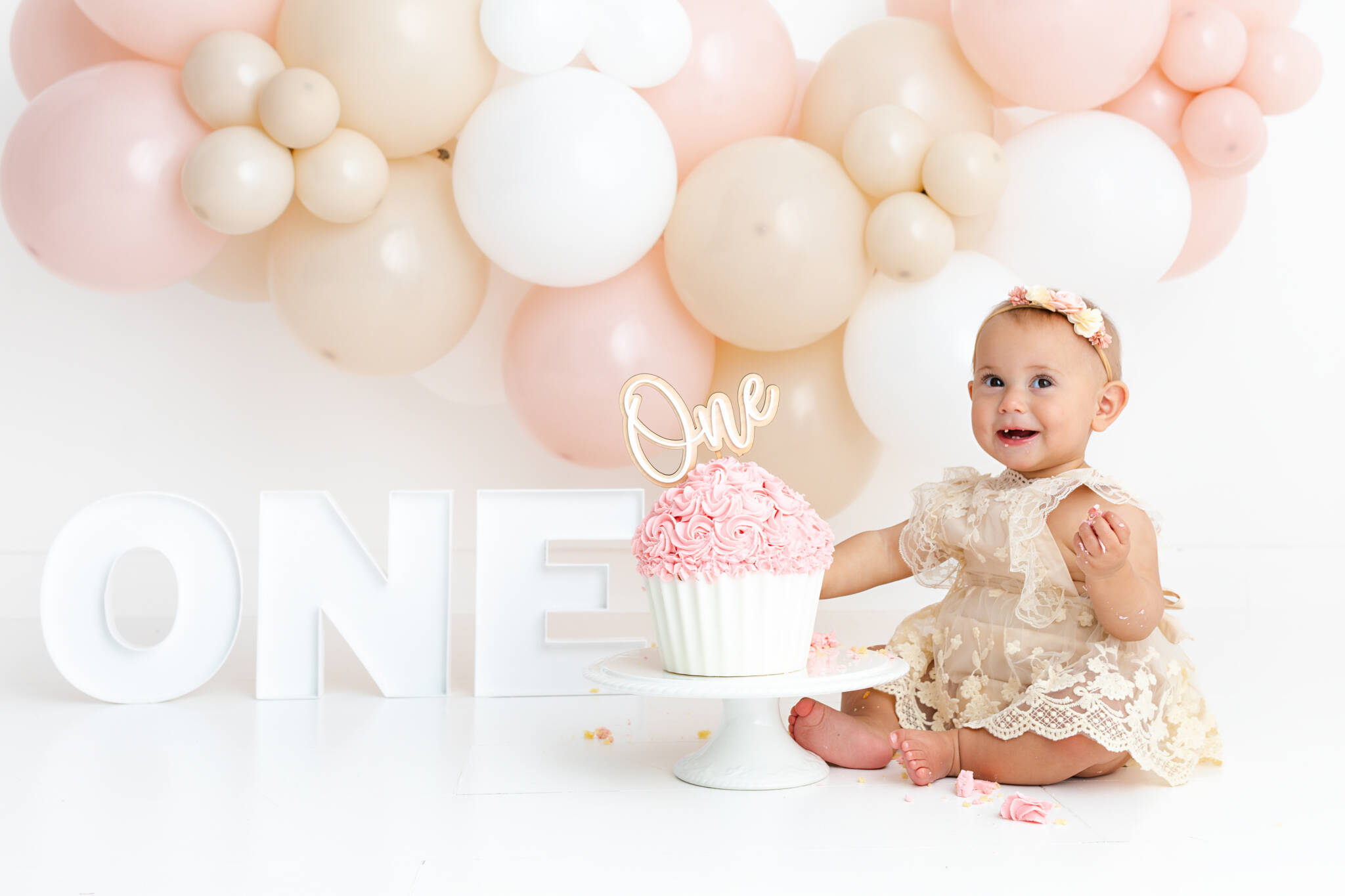 Cakesmash Photography, High Wycombe, Buckinghamshire, Baby, 1st Birthday, studio photoshoot